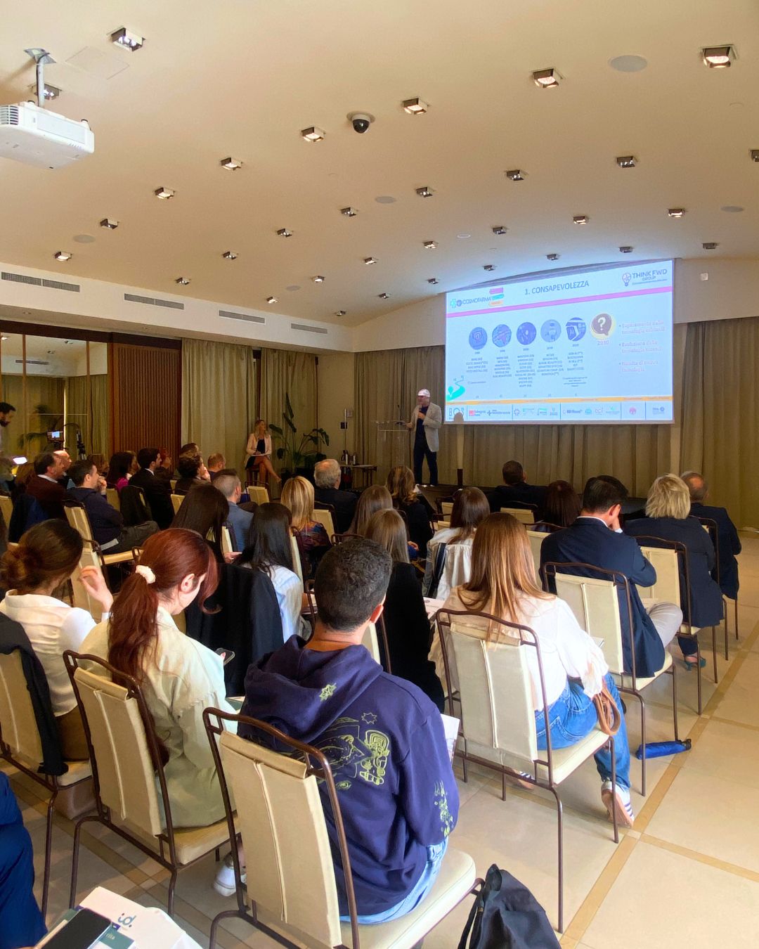 “COSMOFARMA ROADSHOW FA TAPPA A PESCARA”                                                          Generazioni in farmacia. Aspetti economico-finanziari, organizzativi, tecnologici e dicomunicazione per valorizzare l’heritage della professione”