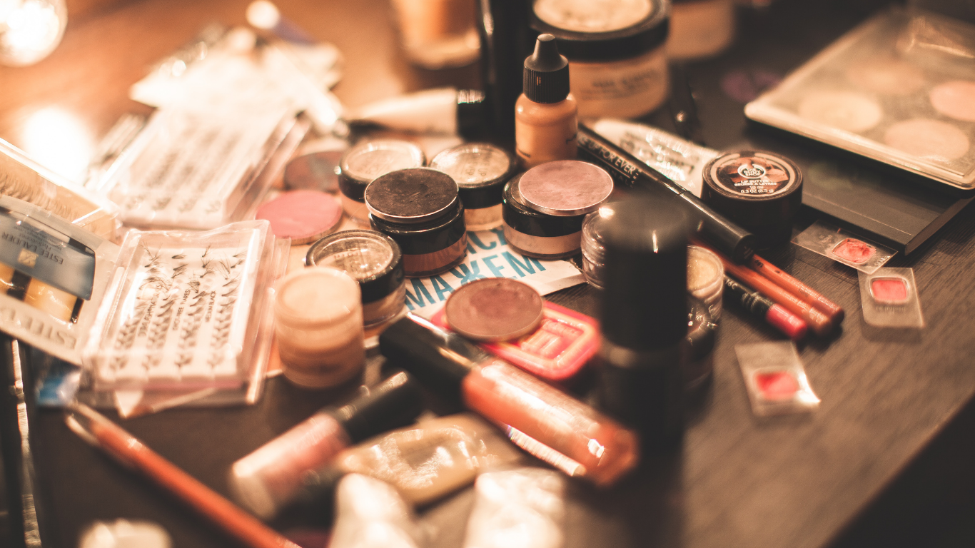 I consumi cosmetici in farmacia superano i 2 miliardi di euro.